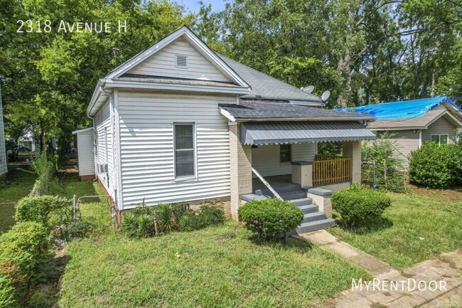 Building Photo - "Charming 2-Bed, 1-Bath Gem on Avenue H – ...