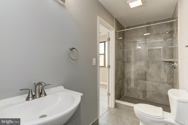 Building Photo - 400 N Highland Ave