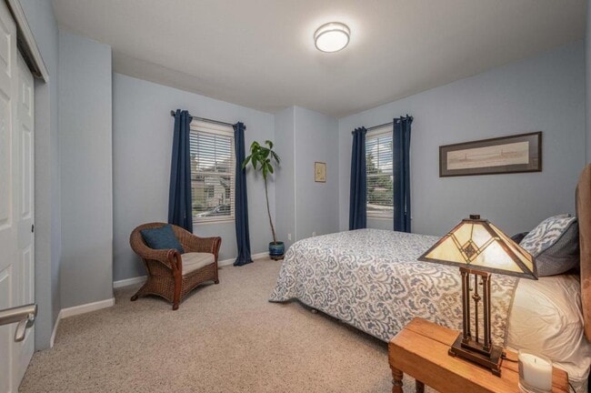 Building Photo - 4220 Ravenna Pl