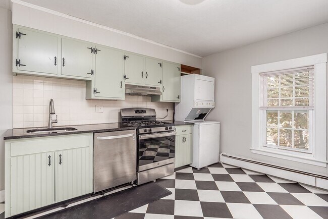 Building Photo - 179 Main St