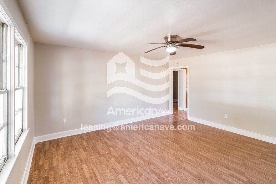 Building Photo - 514 Warren St