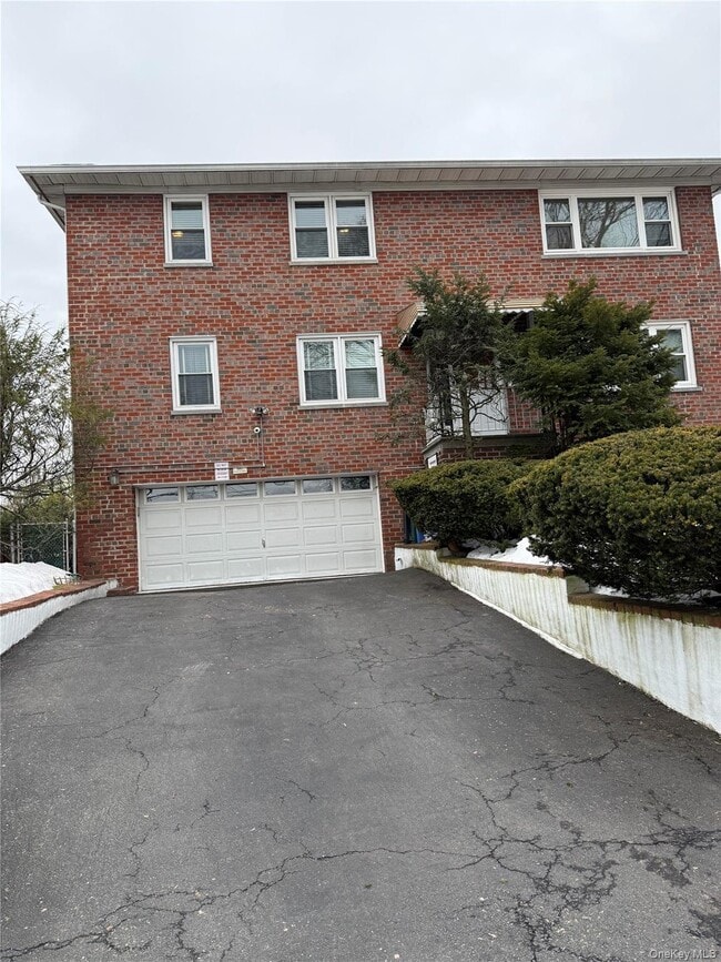 Building Photo - 167 Lincoln Ave