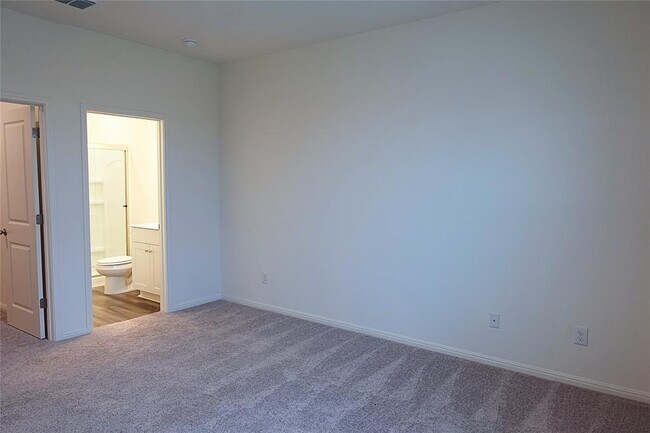 Building Photo - 402 Plateau St