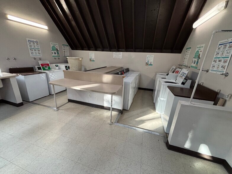 Building Photo - 7972 Mission Center Ct