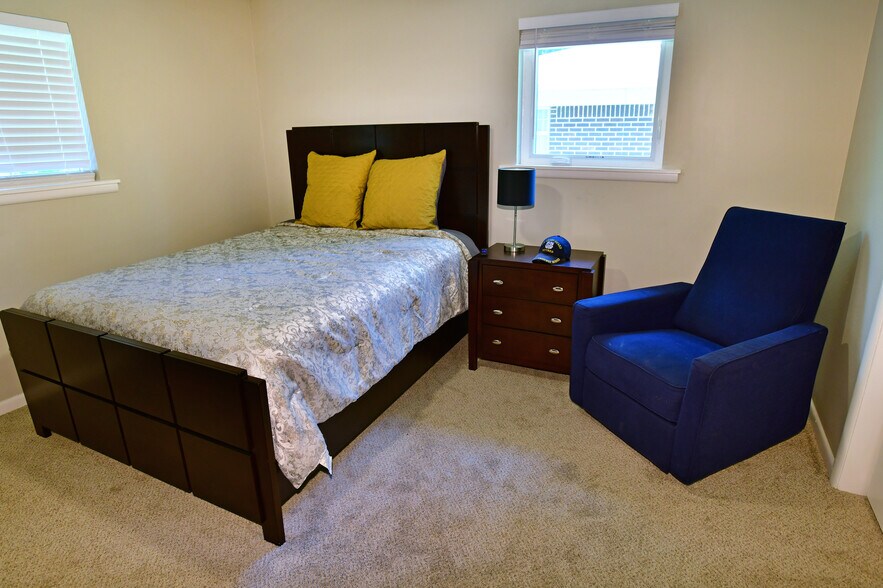 Building Photo - 37 Glenmere Dr