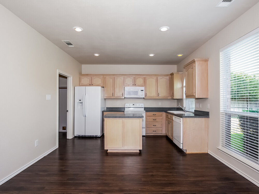 Building Photo - 12716 Chattaroy Ln
