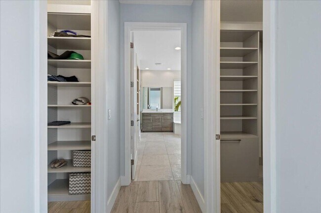 Building Photo - 15377 Green River Ct