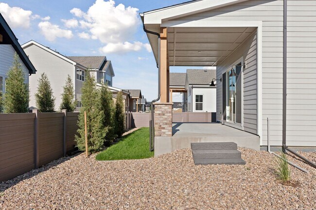 Building Photo - New Berthoud Home with Modern Comfort | $1000 Deposit with Approved Credit and Two Weeks FREE!