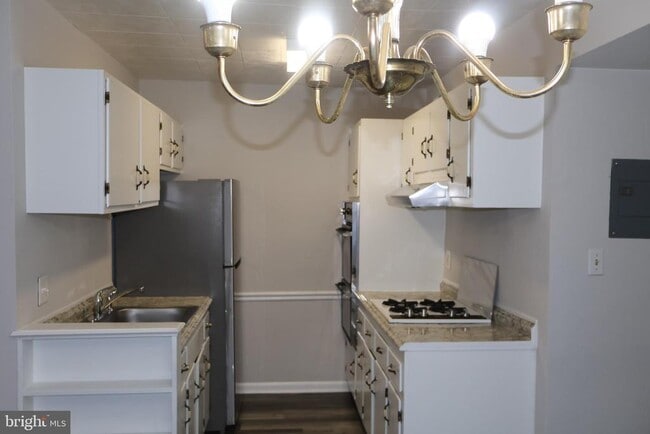 Building Photo - 4951 Americana Dr