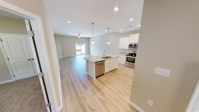 Building Photo - 14 Racquet Club Dr