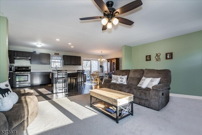 Building Photo - 153 Stag Hill Rd