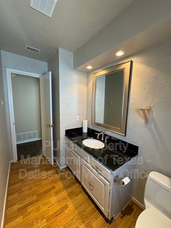 Building Photo - 6308 Winton St