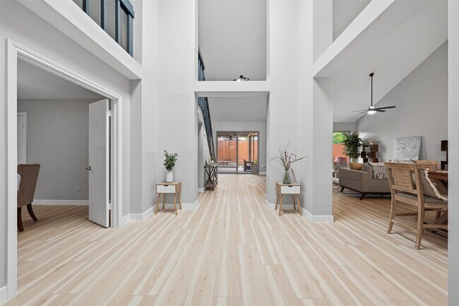 Building Photo - 2026 Ashford Hollow Ln
