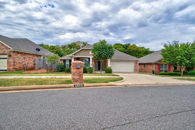 Building Photo - 3900 Sierra Vista Way