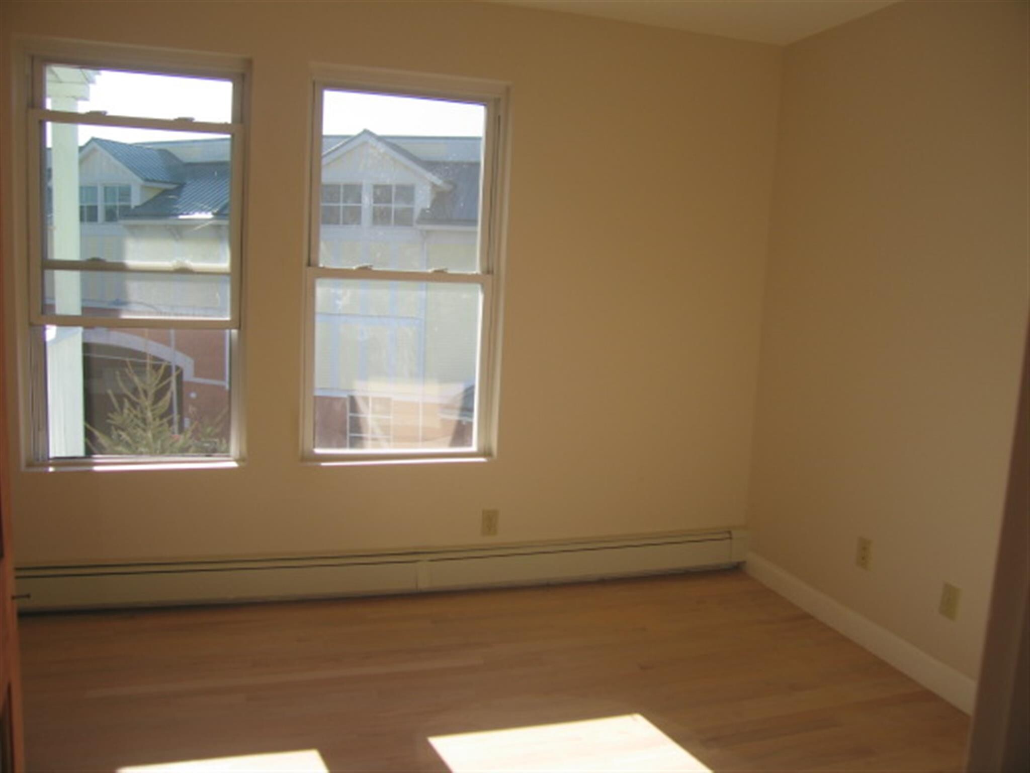 Building Photo - 344 Putnam Ave