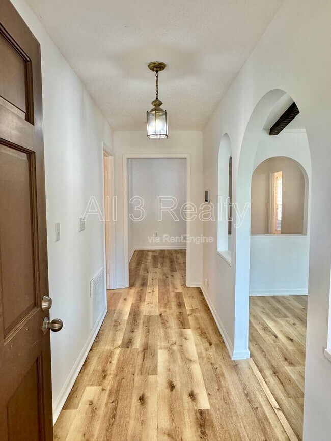 Building Photo - 2311 Cottingham Dr