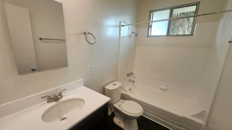 Building Photo - 866 W 126th St