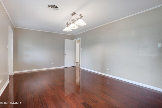 Building Photo - 100 Dunlieth Dr
