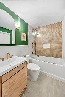 Building Photo - 425 Park Ave S