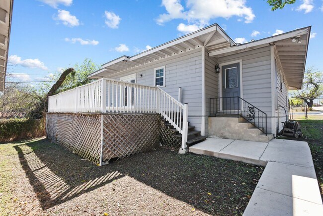 Building Photo - 939 John Page Dr