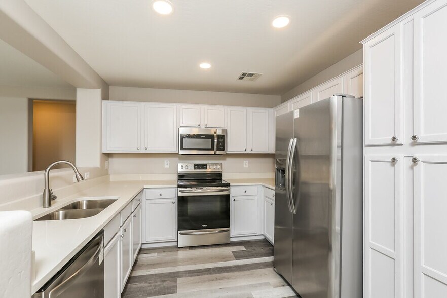 Building Photo - 22518 W Cocopah St