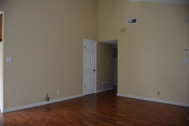 Building Photo - Afordable and spacious Concord 2/1 townhome