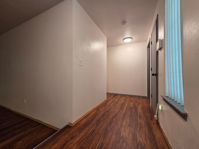Building Photo - Charming Rambler in Gated Clearwood Community