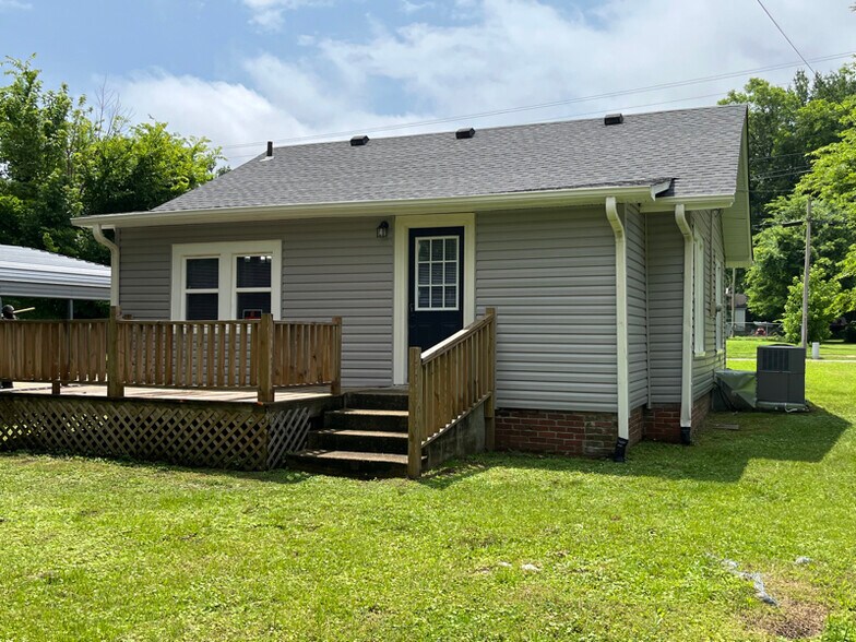 Building Photo - 536 E Main St