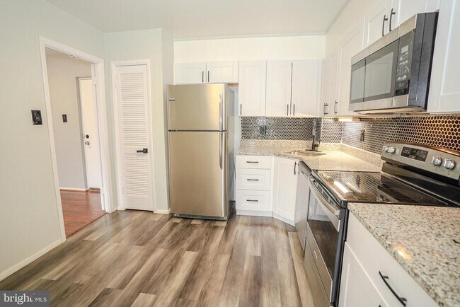 Building Photo - 3737 Clarks Ln