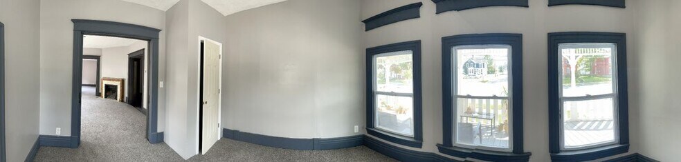 Building Photo - 407 E Center St