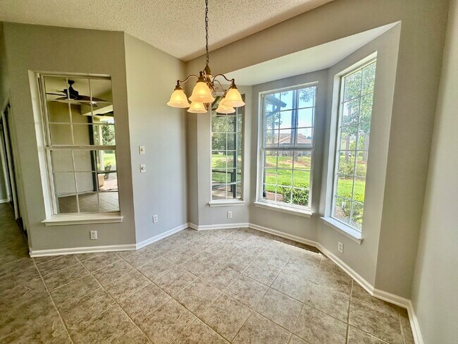 Building Photo - Outstanding Two Bedroom Home in Sun City!