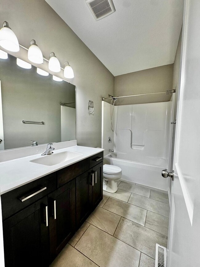 Building Photo - For Rent Beautiful 4 bedroom 3 bathroom 3 attached car garage!