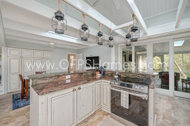 Building Photo - Bayou-Front Home w/ Dock