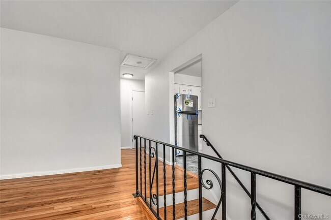 Building Photo - 451 Main St