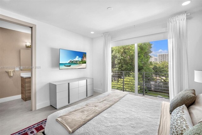 Building Photo - 3167 SW 25th St