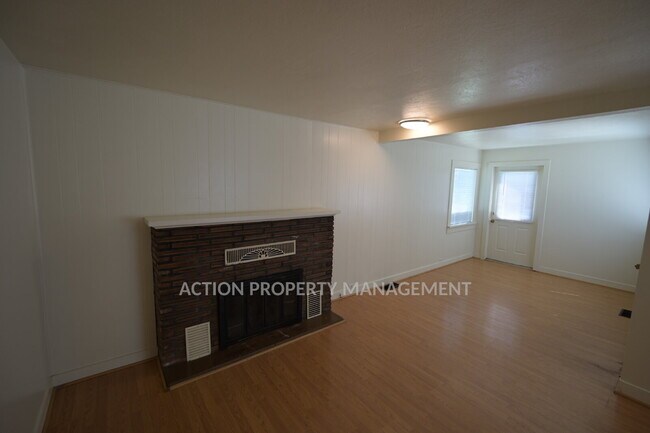 Building Photo - 3 bed 1 bath home in Port Angeles