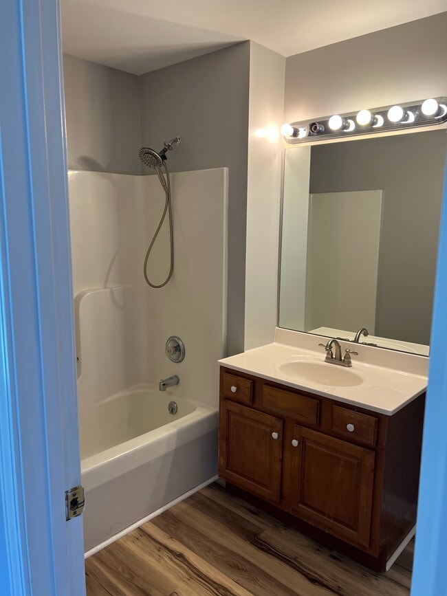 Building Photo - 100 Yorkshire Dr