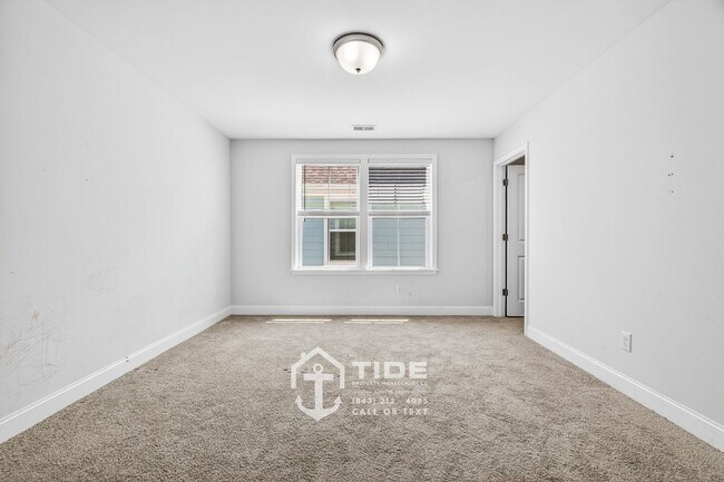 Building Photo - Comfort & Convenience in a Prime Location