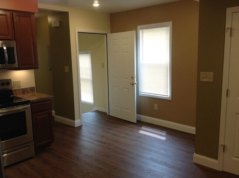 Building Photo - 1947 E 124th Pl