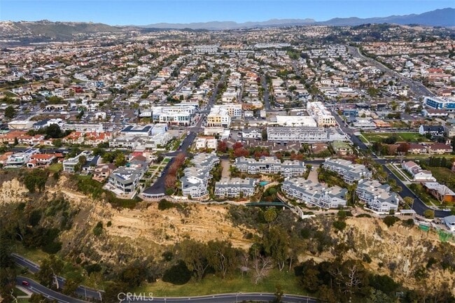 Building Photo - 24536 Santa Clara Ave