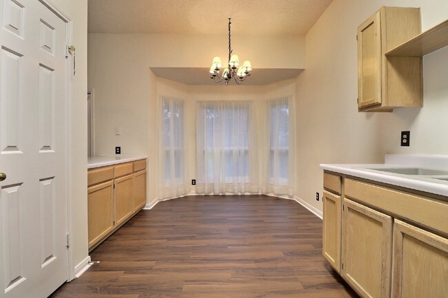 Building Photo - Move-In Ready 3-Bedroom with Included Washer/Dryer and Refrigerator in Northwest San Antonio.