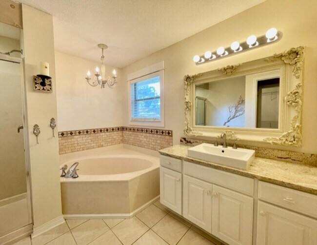 Building Photo - 1315 Forest Shore Dr