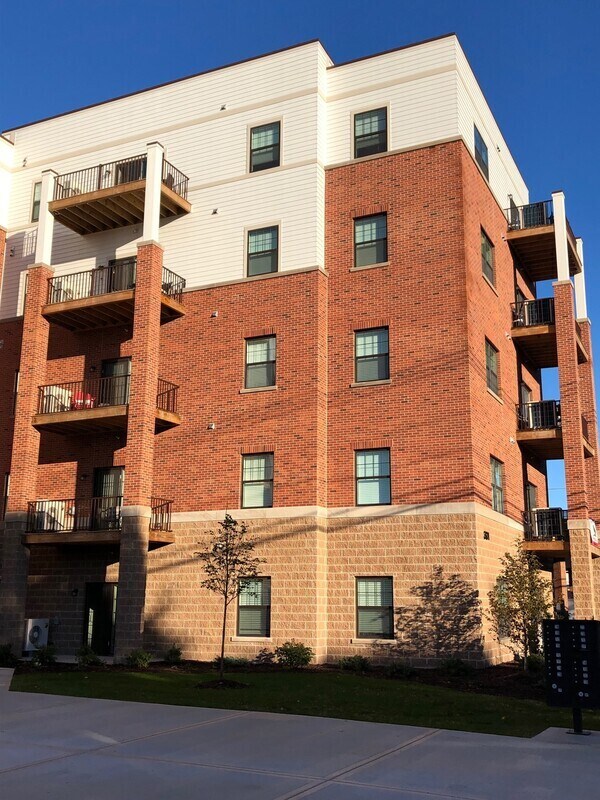 Building Photo - 301 N Madison St