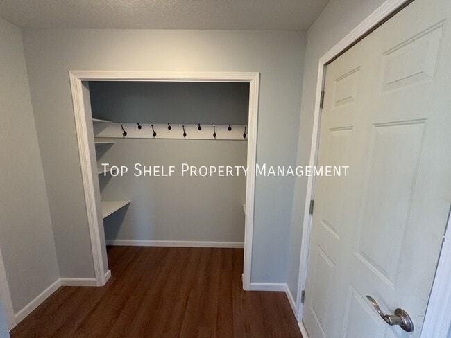 Building Photo - 4542 Meadow Valley Dr