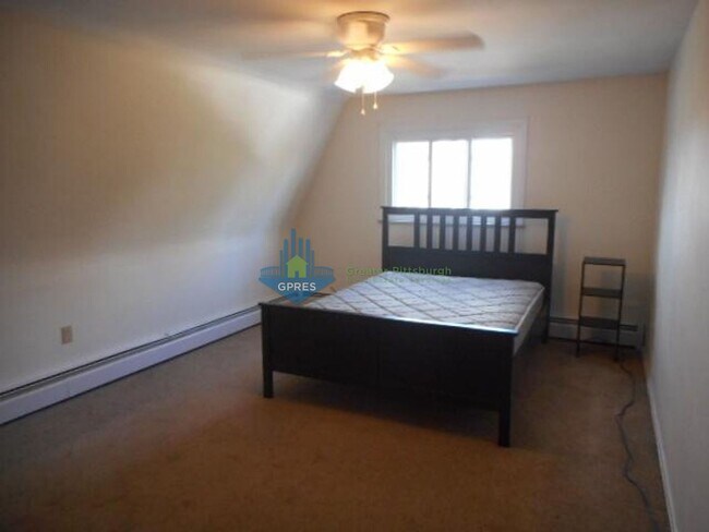 Building Photo - 2-bedroom 1st floor apartment for rent in Oakmont