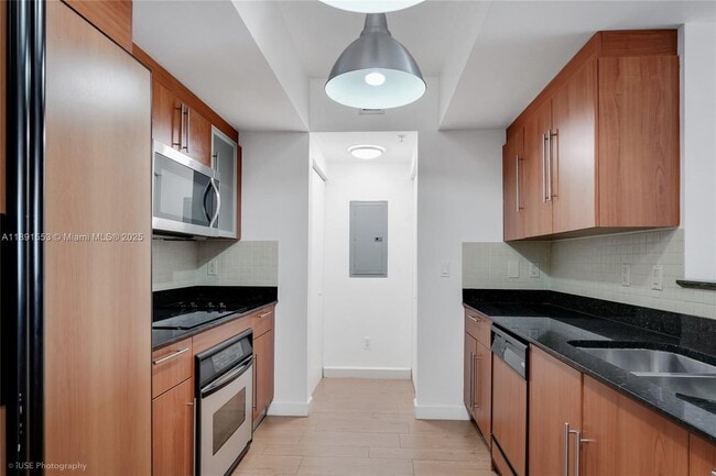 Building Photo - 325 S Biscayne Blvd