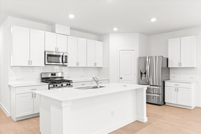 Building Photo - Spacious 4-Bed Home with Modern Upgrades, Fenced Yard & Community Pool in San Antonio