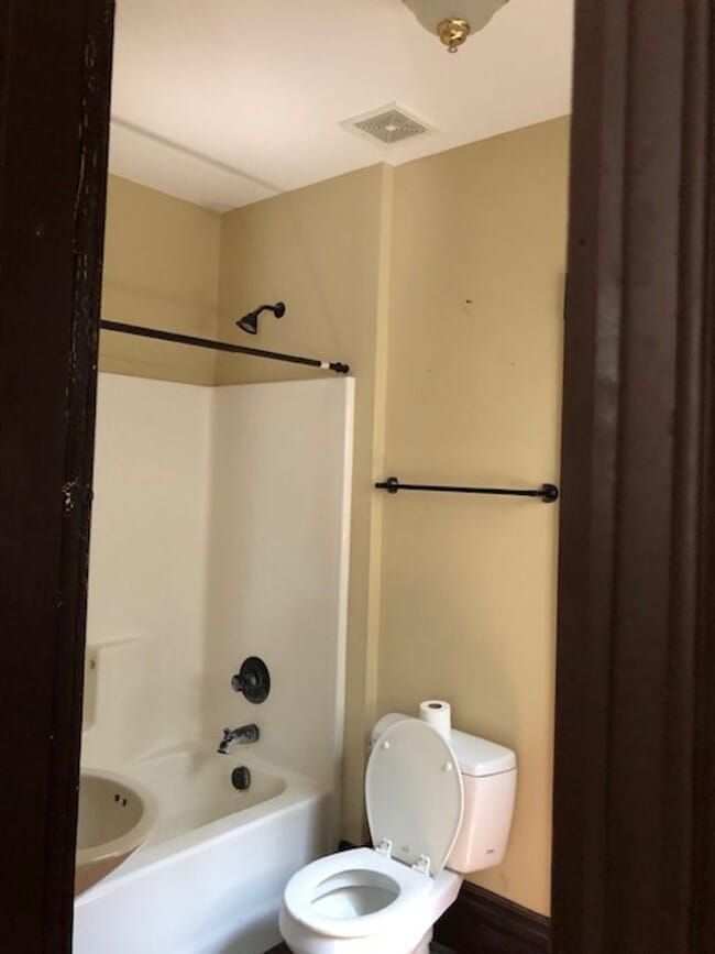 Building Photo - Great historical home! PRICE LOWERED to $2395- walking distance to downtown & WKU