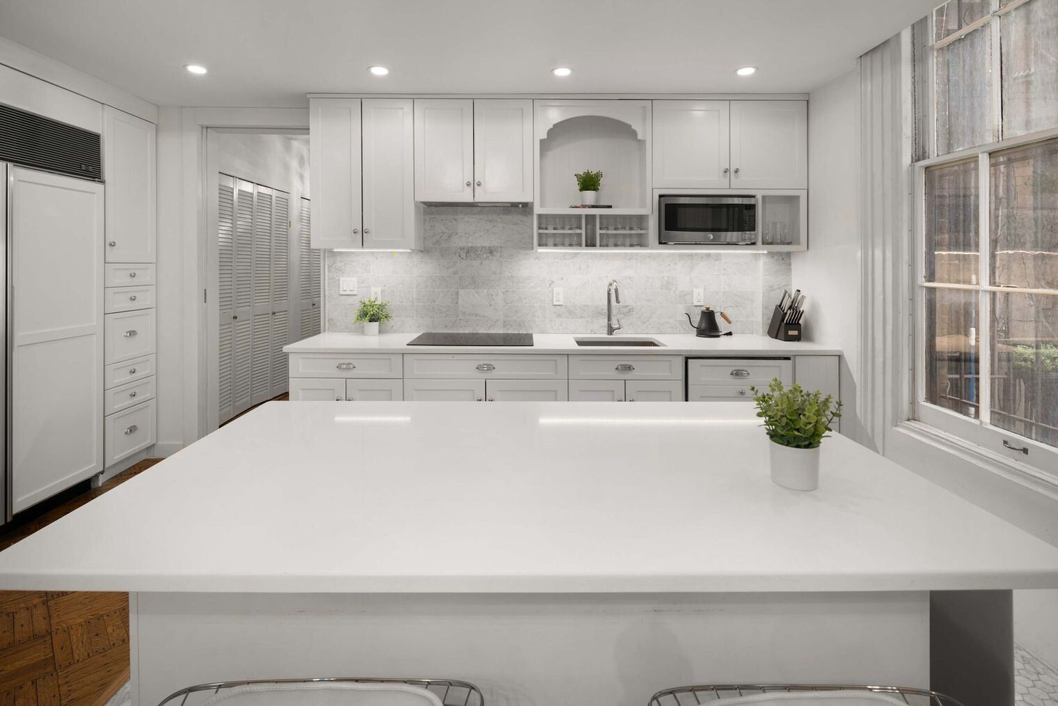 Building Photo - 3 E 9th St