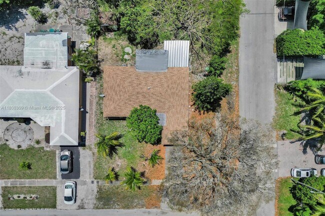 Building Photo - 2890 SW 9th St